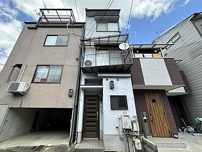 外観：阪急嵐山本線「松尾大社」駅まで徒歩約8分。阪急嵐山線「嵐山」駅まで徒歩約23分。