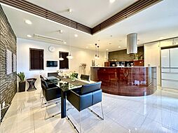 北区衣笠東御所ノ内町 4SLDKのリビング/ダイニング