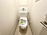 トイレ：トイレは温水洗浄便座を完備しています。