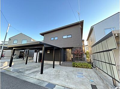 外観：マルエー等、商業施設が徒歩圏内に揃う、閑静な住宅地！　シューズクロークなどを設け収納力◎