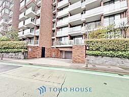 ◆陽溜まり◆の温もりを感じ、ふわりと寄り添う太陽の妖精たちが自然と僕達を微睡ませる。うとうとしたい訳ではないがそんな時間が嫌いじゃない自分がここにいる。