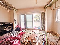 叶えたかったのは落ち着きのあるナチュラルな風合い、そして開放感があるリビング。優雅な気分に浸れる幸せな時間を家族が自然と集まりたくなるこの空間で。