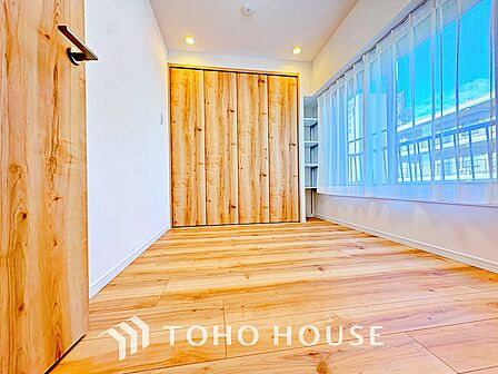 使いやすく、明るい洋室に仕上がります。子供部屋や趣味のお部屋にご利用できます。ご自身で家具などを配置し、素敵な空間を創り上げられます。