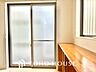 室内：【LIVING】◆陽光◆が差し込む。この開放的なLDKに家族の笑顔が集う。家族が一緒に過ごす空間は明るく、そして居心地よく。