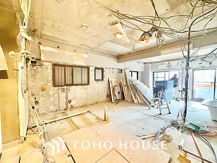 上質な素材に囲まれたキッチンは、穏やかな時間が流れる特別な空間。洗練された料理が生まれる場所です。