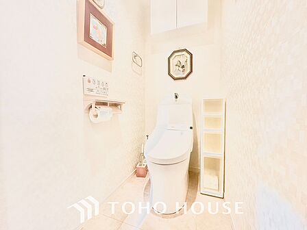◆トイレ◆トイレも全て新品に交換されており、清々しく新生活を始めることができます。白基調の清潔感のある空間に生まれ変わりました。