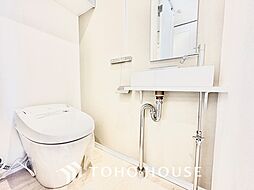 【some philosophy was born from here】思索もできる空間。トイレのそんな側面も評価されていい時代かなと。