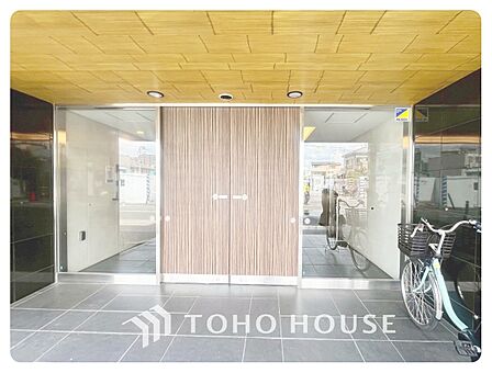 【ENTRANCE】◆家族◆家で家族と過ごす時間は限られている。帰りを待つ家族の元へと急ぐときの弾む思い。そんな思いを引き立てる邸宅。