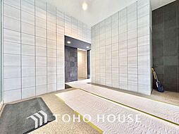 【ENTRANCE】◆そびえ立つ◆我が家のシンボル。遠くの空が赤く染まる夕べが待ち遠しい。