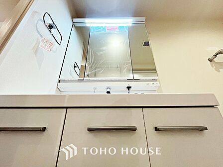 【WASHROOM】◆快適◆煌びやかな暮らしの中にも忘れたくない快適さ。大きな収納が助けてくれます。