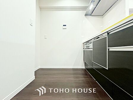 【KITCHEN】◆ワクワク◆開放的で機能性も高いシステムキッチン。お子様は毎日のご飯にワクワク！