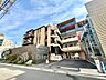 外観：【Exterior view】街並みに自然と溶け込む外観。室内はリフォーム中のため、完成後の新しい暮らしが楽しみになる住まいです。