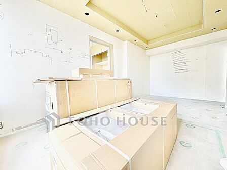 【Living Room】帰宅後、ほっと一息つける場所。家具配置により、暮らしのサイズ感もイメージしやすく。毎日を整えるリビングです。