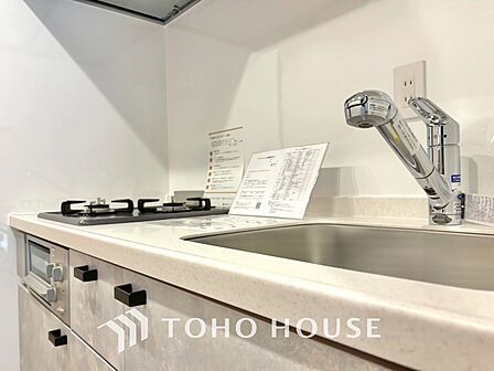 ◆愛育◆キッチンは家族の絆を育む大切な空間。シンプルで使い易いSystemKitchenで愉しく作る料理は愛情のある美味しいご馳走に。家族で使える広々としたダイニングキッチンです。