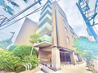 外観：漂う上質な空気感、マンションに入れば「おかえりなさい」と笑顔で迎えてくれるエントランス。最良の心配りを感じるマンションでした。