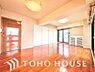 寝室：【居室】ゆったりとした広さで、ベッドを置いても余裕のある空間です。