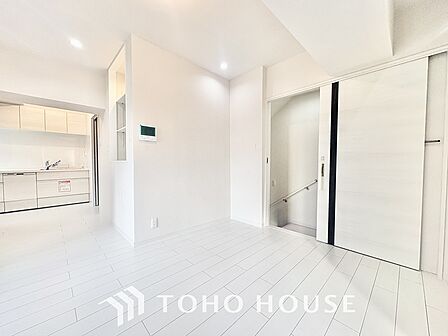 ◆瀟洒な空間◆落ち着きのある彩が見事に調和させた瀟洒な空間を演出。ここに集まる家族の会話と笑顔が絶え間なく続く幸せな空間。