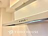 その他：【KITCHEN】◆開放的◆後片付けが楽なシステムキッチン。収納スペースの充実！