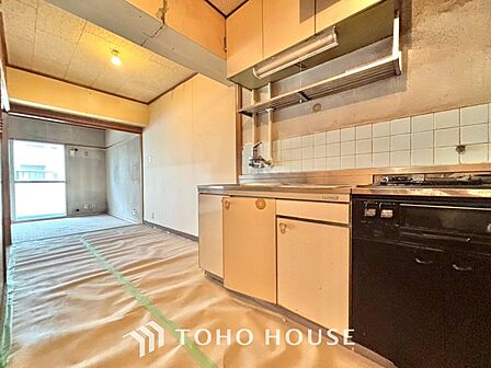 【改装中】◆愛育◆キッチンは家族の絆を育む大切な空間。シンプルで使い易いSystemKitchenで愉しく作る料理は愛情のある美味しいご馳走に。家族で使える広々としたダイニングキッチンです。
