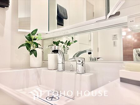 【WASHROOM】◆快適◆煌びやかな暮らしの中にも忘れたくない快適さ。大きな収納が助けてくれます。