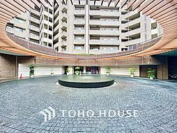 愛しさと、切なさと、心強さと。いつもそばで共感してくれる、恋人のような存在。そんな部屋で生きて行きたい。