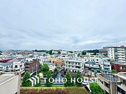 ここからは空が遠くまで見える。紺碧、曇天、茜色。心もともに映り変わる。東京にもあったんだ。こんな景色が・・・。