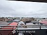その他：【By the window】◆窓辺◆窓を開けベランダに出ると当所なく広がる街と空のスクリーン。風が凪ぎ一時停止する目の前の画面