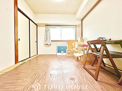 外観：【リビング】明るいリビングこそ居心地のいい暮らしが待っているのだと思う。