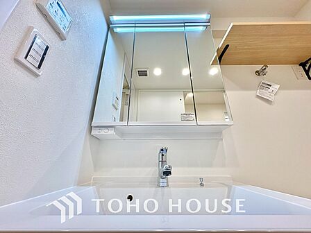 【WASHROOM】◆快適◆煌びやかな暮らしの中にも忘れたくない快適さ。大きな収納が助けてくれます。
