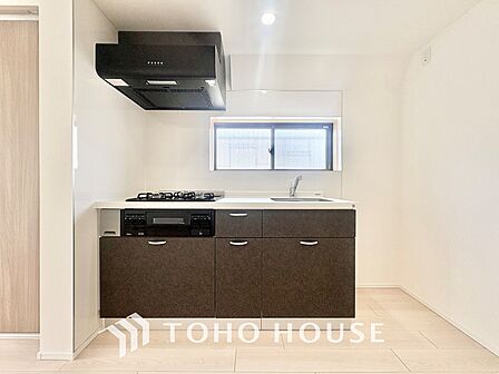 【KITCHEN】愛おしい家族との団欒の時間をより一層幸せなものに感じさせる煌びやかなLDK。輝かしい毎日が待っています。