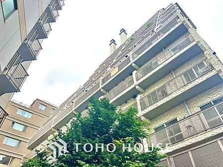 漂う上質な空気感、マンションに入れば「おかえりなさい」と笑顔で迎えてくれるエントランス。最良の心配りを感じるマンションでした。