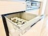 キッチン：◆キッチン◆美味しい料理を作りたくなるような気持にさせてくれる、腕を振るえる自慢のスペース。見上げると柔らかなダウンライトが包み込み、彩りを添えます。艶と光沢のある居心地の良いわが家のキッチン。