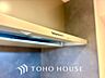その他：【KITCHEN】◆開放的◆後片付けが楽なシステムキッチン。収納スペースの充実！