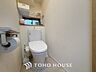 トイレ：【toilet】トイレットペーパーの使用回数を減らせることです。 シャワートイレを使用すれば、洗浄して汚れを落とすことができるため、トイレットペーパーの使用を最小限にとどめることができます。