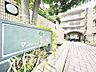 外観：【Exterior】街並みに溶け込みながらも、確かな存在感。落ち着いた佇まいが、帰るたびに安心を与えてくれます。永く愛される外観デザインです。