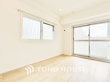 【LIVING】◆眩い◆光が燦々と入り、家族の笑顔を照らす。「いつまでも続いて」と願う夢のような毎日がここにある。