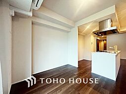 【LIVING】◆眩い◆光が燦々と入り、家族の笑顔を照らす。「いつまでも続いて」と願う夢のような毎日がここにある。