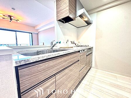 【Kitchen】光り眩い羨望のリビングへ。一歩一歩を踏みしめて家族の集う幸せの場所へ。すべてがクライマックスのマイベストホーム。