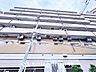 外観：ほんの少しのこだわり。ちょっとした色使いがその家がもつ雰囲気、趣（おもむき）を携え、暮らす家族や訪ねてくる友人・知人に新鮮な香りを運んできます。