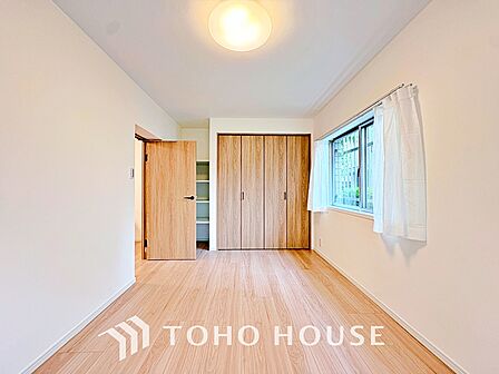 使いやすく、明るい洋室に仕上がります。子供部屋や趣味のお部屋にご利用できます。ご自身で家具などを配置し、素敵な空間を創り上げられます。