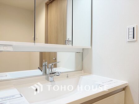 【WASHROOM】◆快適◆煌びやかな暮らしの中にも忘れたくない快適さ。大きな収納が助けてくれます。