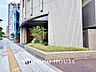 周辺：ここからは空が遠くまで見える。紺碧、曇天、茜色。心もともに映り変わる。東京にもあったんだ。こんな景色が・・・。