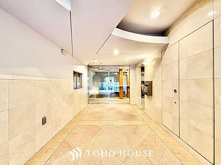 ◆トイレ◆トイレも全て新品に交換されており、清々しく新生活を始めることができます。白基調の清潔感のある空間に生まれ変わりました。