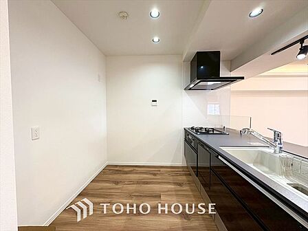 【KITCHEN】◆ワクワク◆開放的で機能性も高いシステムキッチン。お子様は毎日のご飯にワクワク!