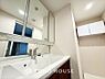 洗面：【WASHROOM】◆快適◆煌びやかな暮らしの中にも忘れたくない快適さ。大きな収納が助けてくれます。