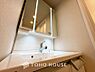 洗面：【WASHROOM】◆快適◆煌びやかな暮らしの中にも忘れたくない快適さ。大きな収納が助けてくれます。