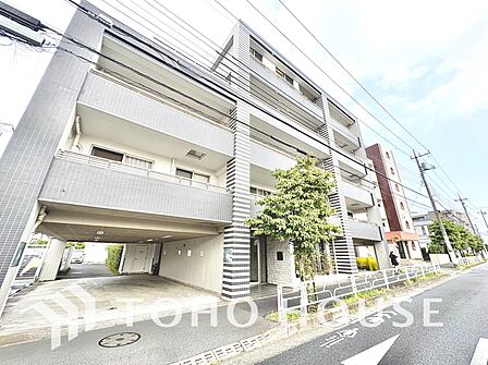 【Exterior】街並みに溶け込みながらも、確かな存在感。落ち着いた佇まいが、帰るたびに安心を与えてくれます。永く愛される外観デザインです。