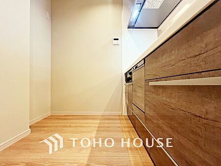 【KITCHEN】◆ワクワク◆開放的で機能性も高いシステムキッチン。お子様は毎日のご飯にワクワク！