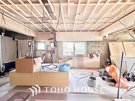 【改装中】「想像していた以上に広い」が写真を撮っているときの感想です。家事動線に配慮したプランによりご家族がくつろげる明るく広い空間が確保できました。