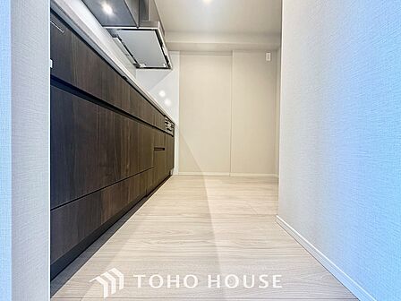 【Kitchen】キッチンは家族の絆を育む大切な空間。シンプルで使い易いSystemKitchenで愉しく作る料理は愛情のある美味しいご馳走に。
